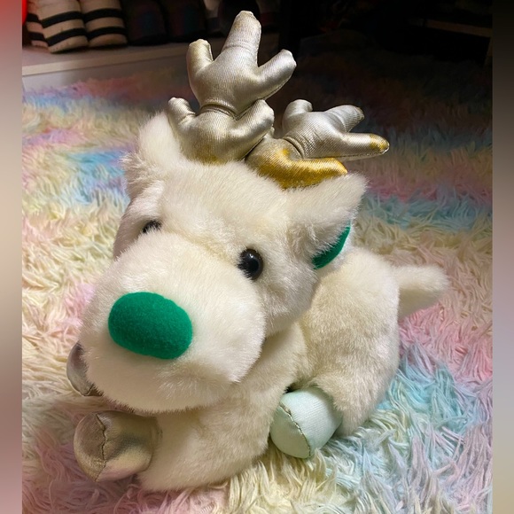RARE vintage 80s/90s green and off white reindeer plush - Picture 1 of 8